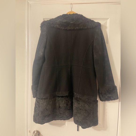 Guess black for fur jacket with gold zipper - Picture 2 of 5
